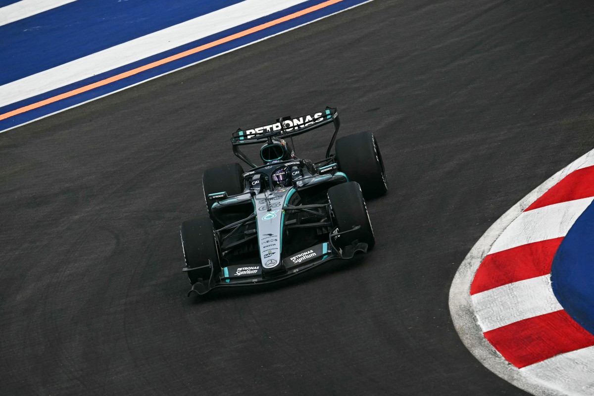 Russell tops hazy Singapore practice despite looming grid penalty