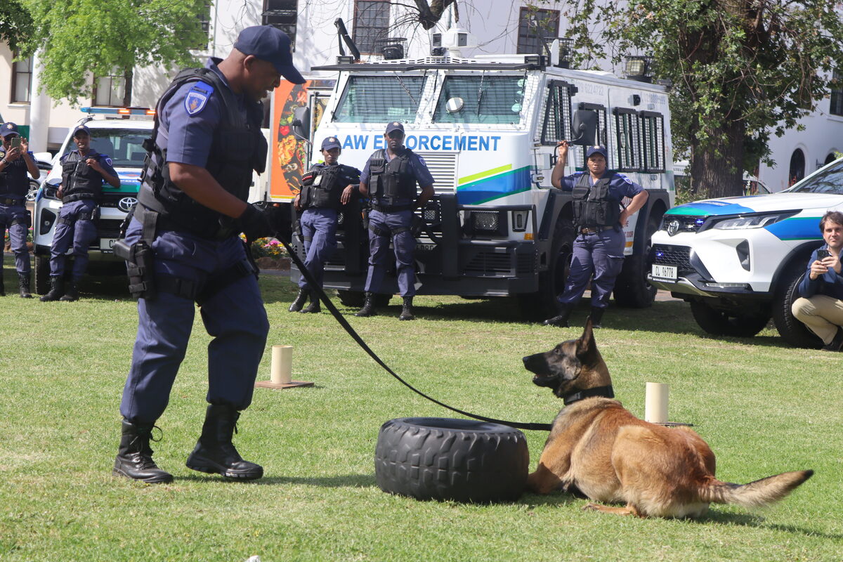 Stellenbosch Municipality K9 and Tactical Response Unit (TRU).