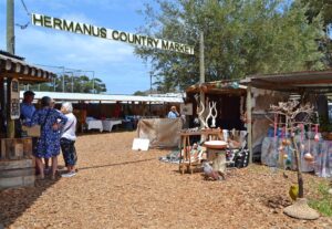 Strydbyl oor Hermanus Country Market begrawe