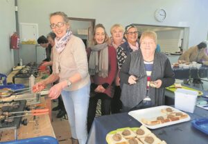 Dienssentrum hou weer ’n suksesvolle basaar