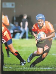 Doney lê rugby-rieme neer