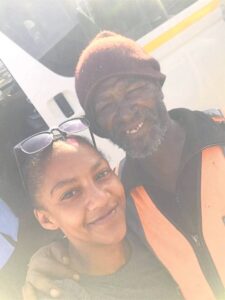 HT-koerantverkoper wat indruk op almal maak, sterf