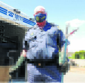 Slangvanger het nou sy hande vol