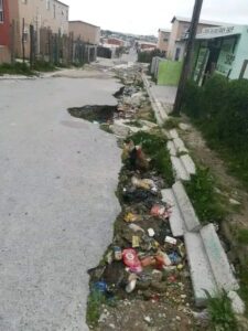 Buurt in Grabouw lyk beroerd