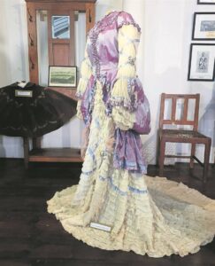 Victoriaanse rokke by Caledon-museum te sien tot einde Augustus