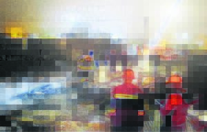 Groot skade gely na vlamme, oorstromings