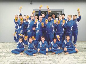 Skopboksers ryg trofeë in