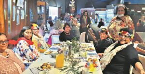 Vrouetee help met nuwe dak