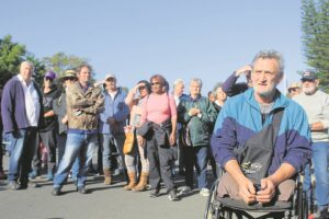 Sosiale media gons oor uitsettings