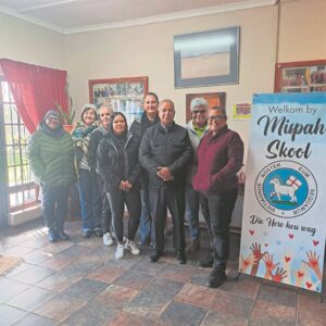 Hermanus Times reik uit na skooltjie in Elim