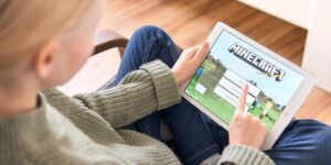 Minecraft kan nou vir kodering en robotika gebruik word