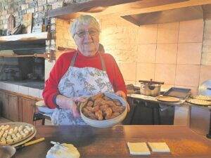 Caledon het eie ‘koeksisterkwien’ en sy bak steeds op 81