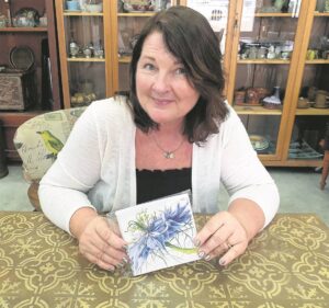 Botanical artist teaches in Greyton