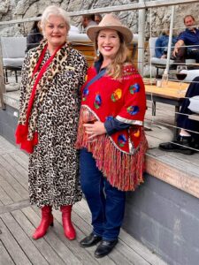 Walvisfees weer in Hermanus nadat Covid dit vir twee jaar gekelder het