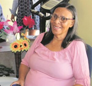 Kanker eis bekende sakeman van Caledon se vrou