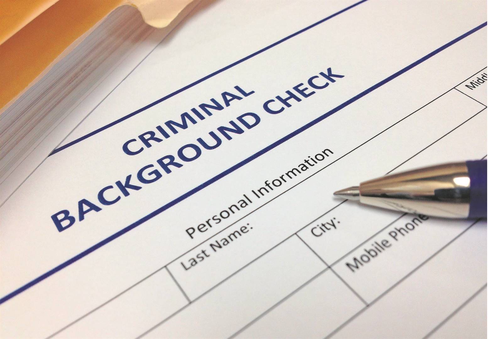 Bejaarde fnuik identiteitsdiewe wat bel oor “pakkie” in Bloemfontein