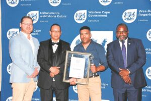 Jong plaaswerker wen prys oorsee