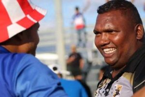 Rugbyliefhebbers is geskok oor die skielike dood van Lionel Cornelius van Bredasdorp.