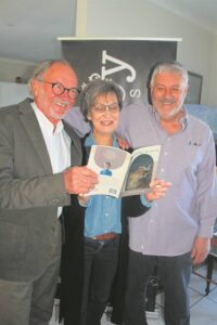 Gedigte help om donker te verdryf