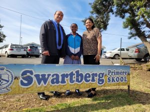 13-jarige van Caledon wen vet atletiekbeurs en haar toekoms is blink