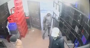 Twee van die drie beweerde Grabouwse drankwinkelrowers is aangekeer