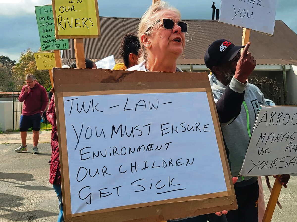 Inwoners van Botrivier is keelvol vir die munisipaliteit.