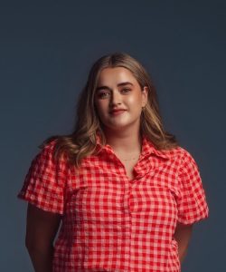 Skerpskertser van Hermanus steel oral harte en sy het baie om te deel