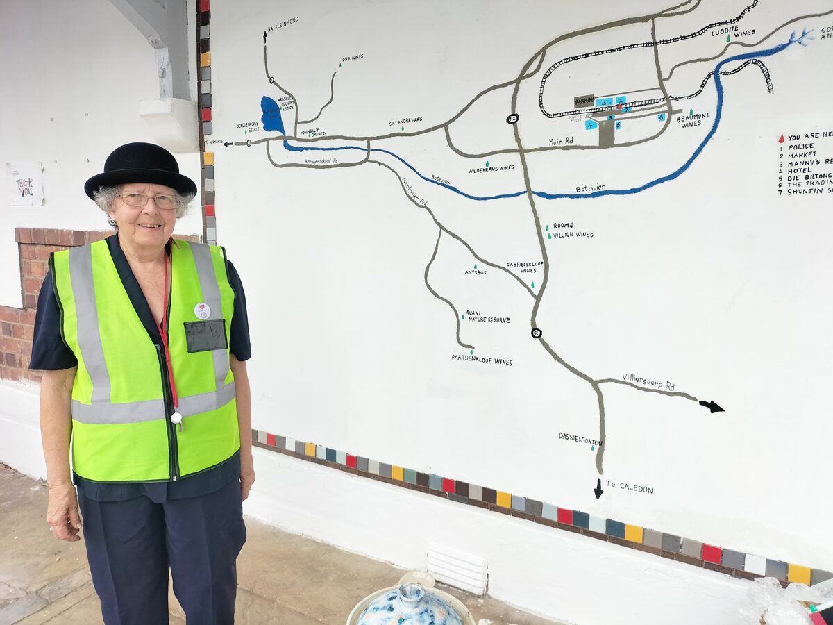 Unieke stoomtrein ‘voel nes toeka’ toe hy in Botrivier aankom