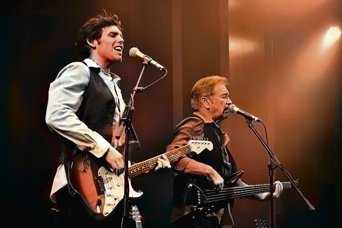 Kom luister na bekende pa, seun duo by Hermanus-gholfklub