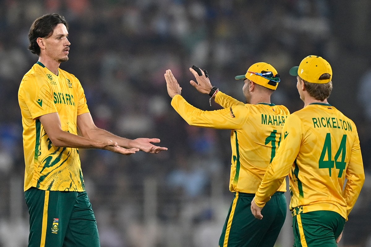 South Africa glide past New Zealand as super eights beckons