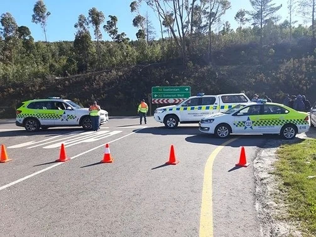 Public Works and Infrastructure Minister Dean Macpherson has announced measures to restore law and order at the Knoflokskraal informal settlement, a 1 800-hectare occupied area along the N2 between Grabouw and Botrivier that has been a flashpoint for service delivery protests and economic disruption since 2020.