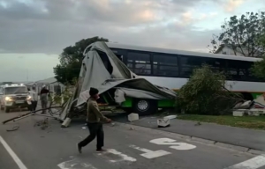 Bus crash into wall leads to arrest of ‘drunken’ driver (57)