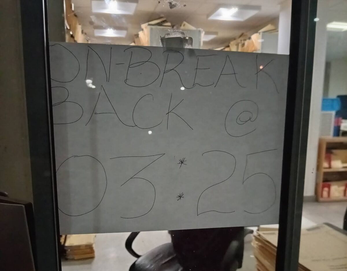 The notice the clerk put on the window at the Hermanus Provincial Hospital.