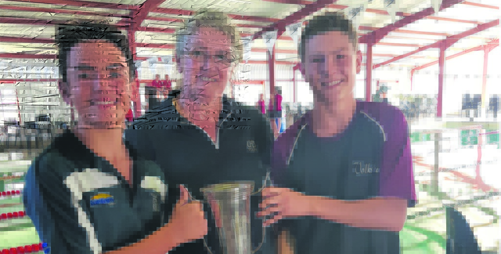 Hattingh wys sy staal in swemgala