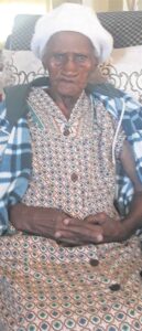 Ouma Elizabeth vier haar 100ste