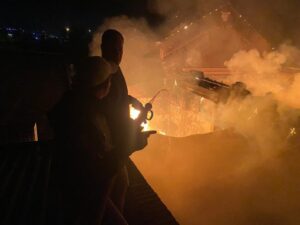 KYK | Gemeeskap veg verbete om brand by Komani-stadsaal te blus