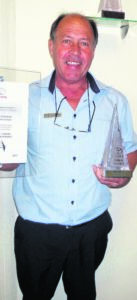 Tiens Rossouw weer beloon vir uitmundende diens