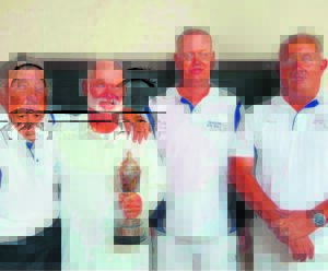 Middellande rolbalspeler veg vir gesogte titel