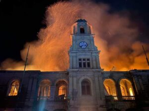 UPDATE | Komani Town Hall turned to ashes after fire