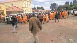 Ontstoke inwoners by hof