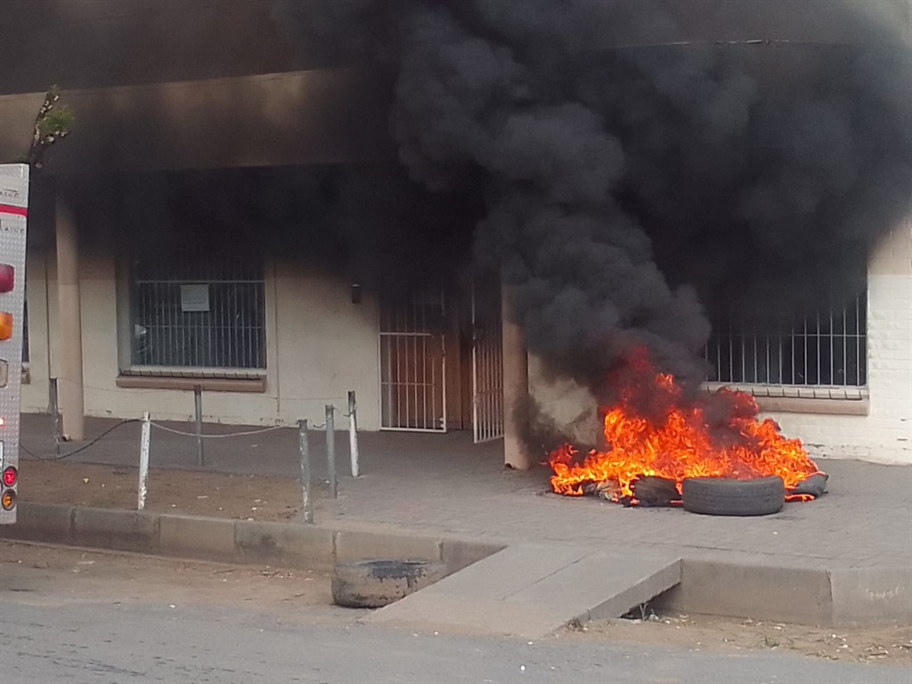 protest, electricity