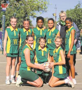 Karel Theron presteer tydens interskole in Kirkwood