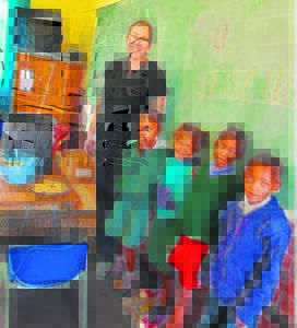 Juffrou Marna bak koekies in klas