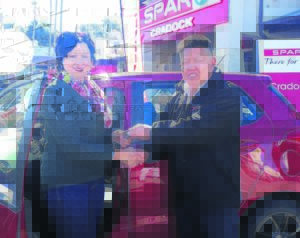 Gelukkige wenner van motor