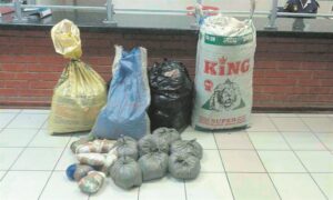 Polisie lê beslag op bykans R500 000 se dwelms