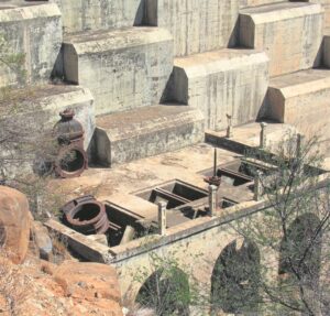 Departement sleep sy voete oor damwal