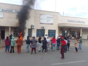 WATCH | Komani residents protest after being without electricity for 7 days