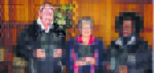 JA Ncaca Primêr reik uit na tehuis se bejaardes