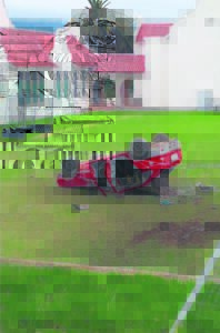 Motor land op Gill se hokkieveld