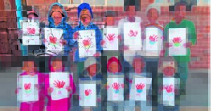 Schoombee maak Vadersdagkaartjies